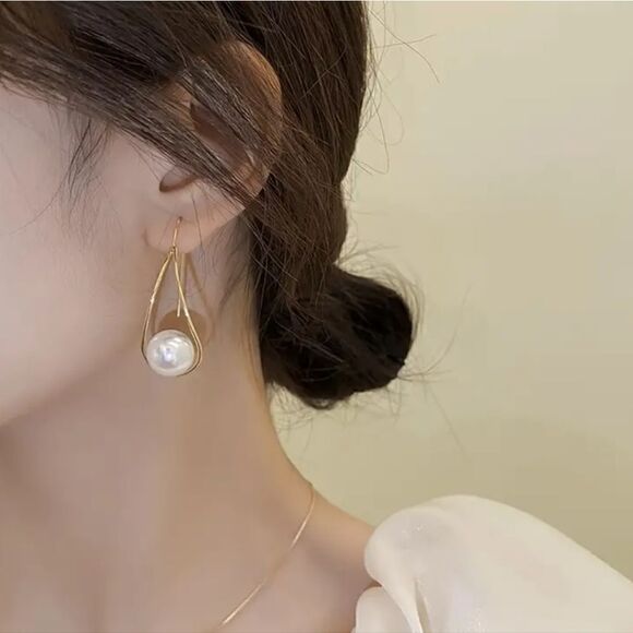 Imitation Pearl Line Design Stud Elegant Style Earrings - Picture 4 of 6